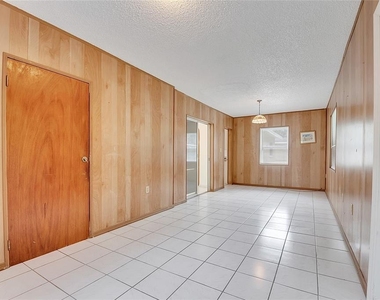 1040 San Luis Drive - Photo Thumbnail 13