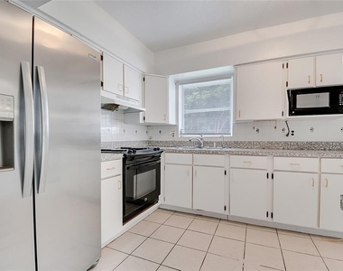 1040 San Luis Drive - Photo Thumbnail 11