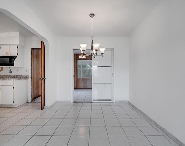 1040 San Luis Drive - Photo Thumbnail 7