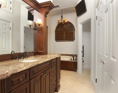 7725 Apple Tree Circle - Photo Thumbnail 23