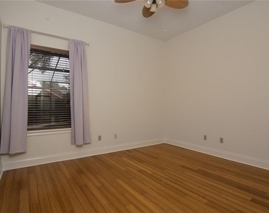 7725 Apple Tree Circle - Photo Thumbnail 17
