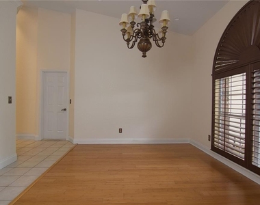 7725 Apple Tree Circle - Photo Thumbnail 9