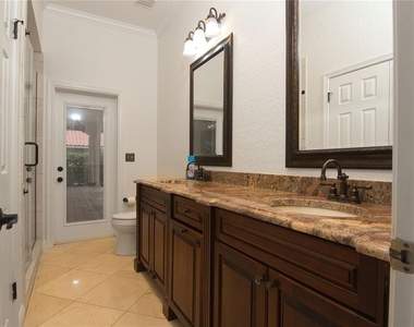 7725 Apple Tree Circle - Photo Thumbnail 13