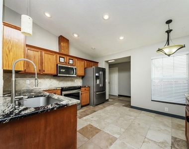 637 Regency Way - Photo Thumbnail 6