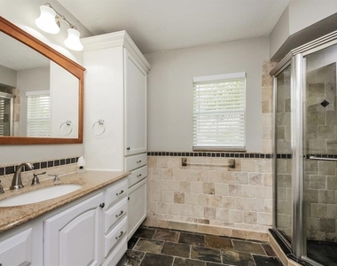 637 Regency Way - Photo Thumbnail 9