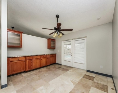 637 Regency Way - Photo Thumbnail 4