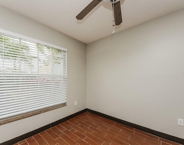 637 Regency Way - Photo Thumbnail 11