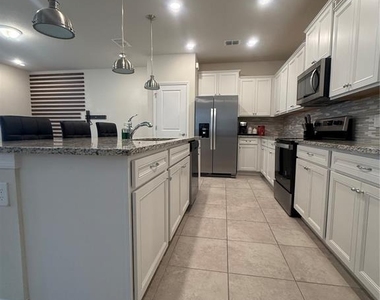 3942 Lana Avenue - Photo Thumbnail 9