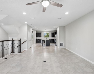 588 Piazza Point - Photo Thumbnail 2