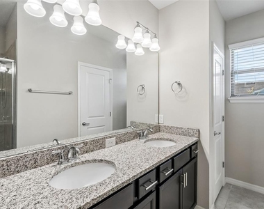 588 Piazza Point - Photo Thumbnail 11