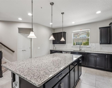 588 Piazza Point - Photo Thumbnail 6