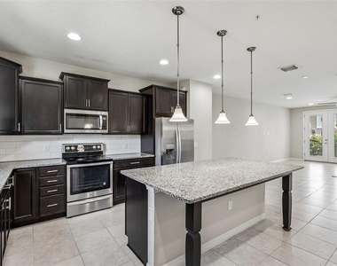 588 Piazza Point - Photo Thumbnail 4