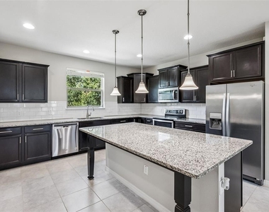 588 Piazza Point - Photo Thumbnail 5