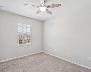 588 Piazza Point - Photo Thumbnail 8