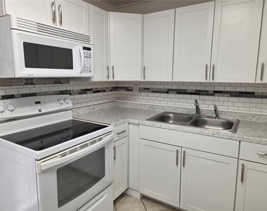769 Greenway Place - Photo Thumbnail 4