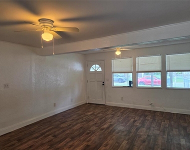 769 Greenway Place - Photo Thumbnail 2