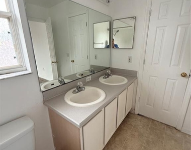 2918 Blooming Alamanda Loop - Photo Thumbnail 20