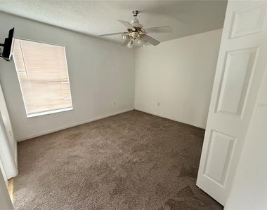 2918 Blooming Alamanda Loop - Photo Thumbnail 15