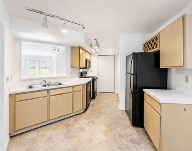7270 Westpointe Boulevard - Photo Thumbnail 10