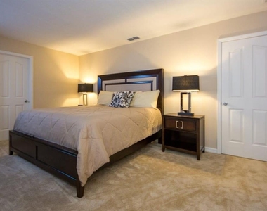 4748 Blue Diamond Street - Photo Thumbnail 12