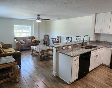 1147 E Mcdonald Avenue - Photo Thumbnail 3