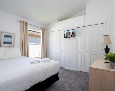 4669 Prairie Point Boulevard - Photo Thumbnail 7