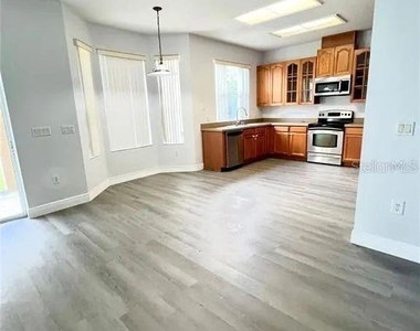 12946 Grovehurst Avenue - Photo Thumbnail 2