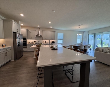 715 Blue Citrus Lane - Photo Thumbnail 17