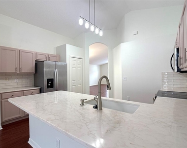 538 Solana Circle - Photo Thumbnail 5