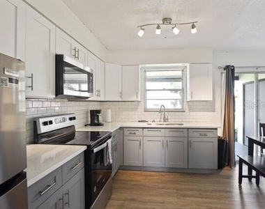 813 W Magnolia Street - Photo Thumbnail 3