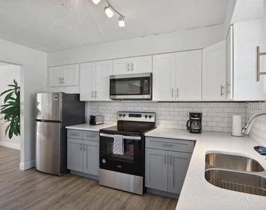 813 W Magnolia Street - Photo Thumbnail 2