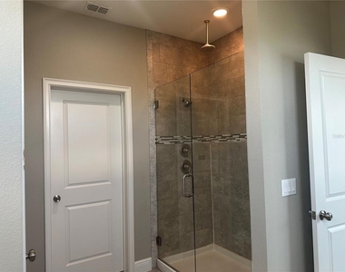 15555 Gwinnett Drive - Photo Thumbnail 20