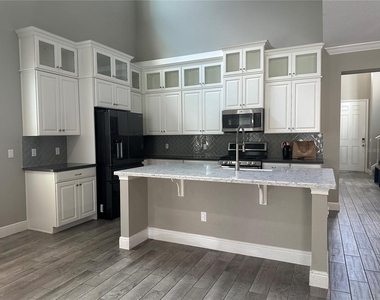 15555 Gwinnett Drive - Photo Thumbnail 9