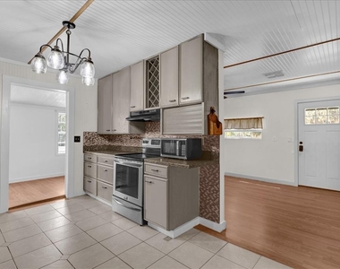 14043 Tennessee Avenue - Photo Thumbnail 9