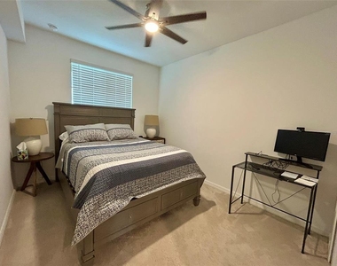 14121 Heritage Landing Boulevard - Photo Thumbnail 16