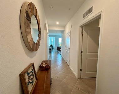 14121 Heritage Landing Boulevard - Photo Thumbnail 5