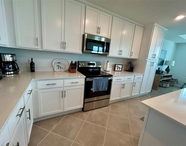 14121 Heritage Landing Boulevard - Photo Thumbnail 9