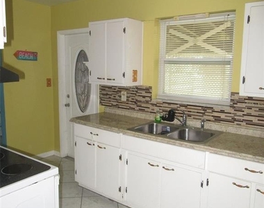 21267 Gladis Avenue - Photo Thumbnail 4
