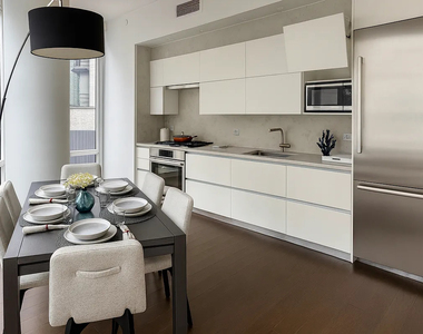 222 East 44th Street - Photo Thumbnail 2