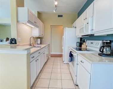 1802 Auburn Lakes Circle - Photo Thumbnail 4