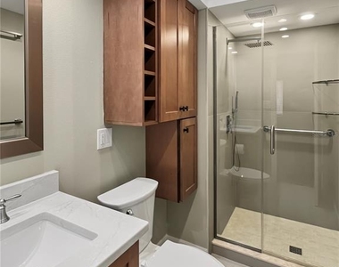 6470 Hollywood Boulevard - Photo Thumbnail 11