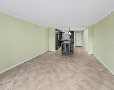6470 Hollywood Boulevard - Photo Thumbnail 7