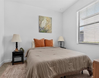 15522 Islandwalk Avenue - Photo Thumbnail 33