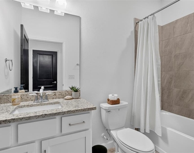 15522 Islandwalk Avenue - Photo Thumbnail 32