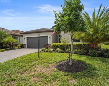 15522 Islandwalk Avenue - Photo Thumbnail 3