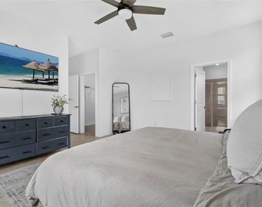15522 Islandwalk Avenue - Photo Thumbnail 24