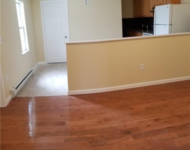 102 E Susquehanna Street - Photo Thumbnail 4