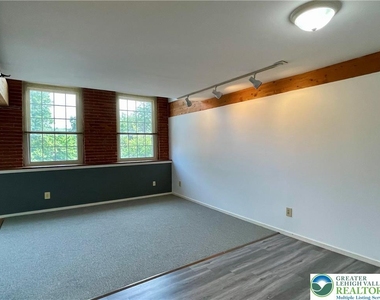 101 Race Street - Photo Thumbnail 4