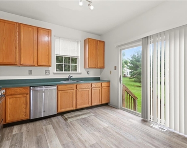 8100 Cross Creek Circle W - Photo Thumbnail 12