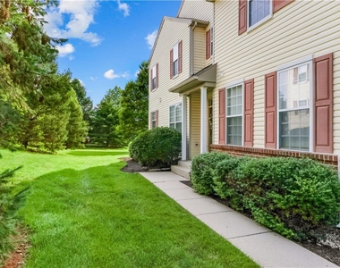 8100 Cross Creek Circle W - Photo Thumbnail 2